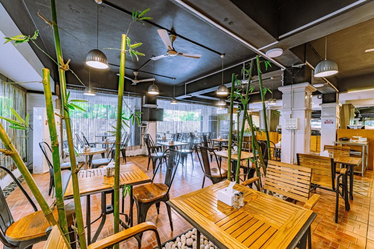 Hotel Athome , Whitefields, Kondapur Hyderabad Esterno foto