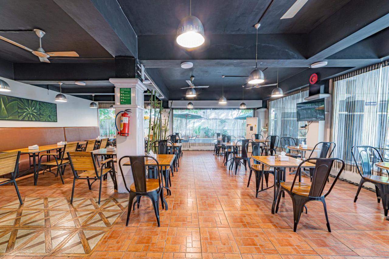 Hotel Athome , Whitefields, Kondapur Hyderabad Esterno foto