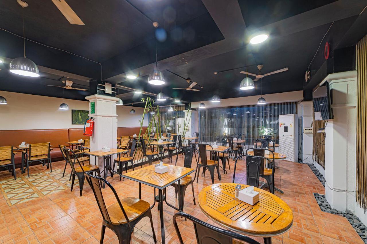 Hotel Athome , Whitefields, Kondapur Hyderabad Esterno foto